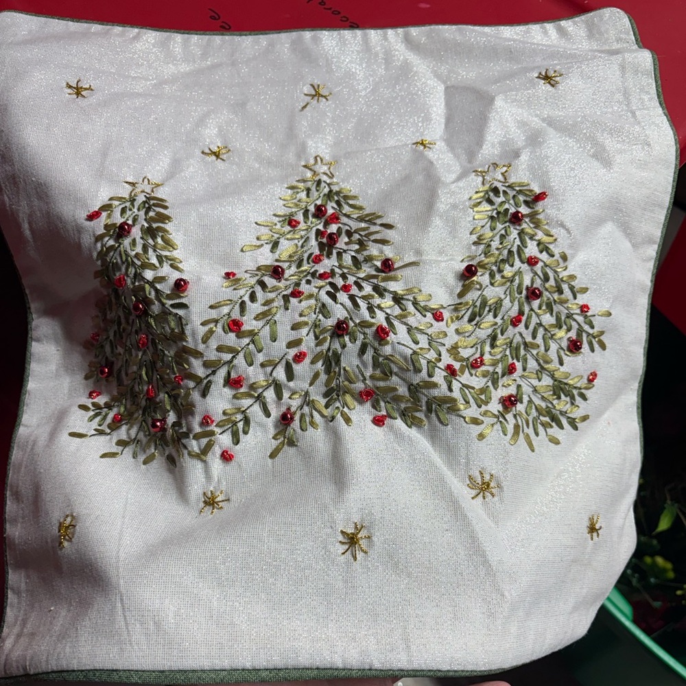 Signature Homestyles Christmas Pillow Covers